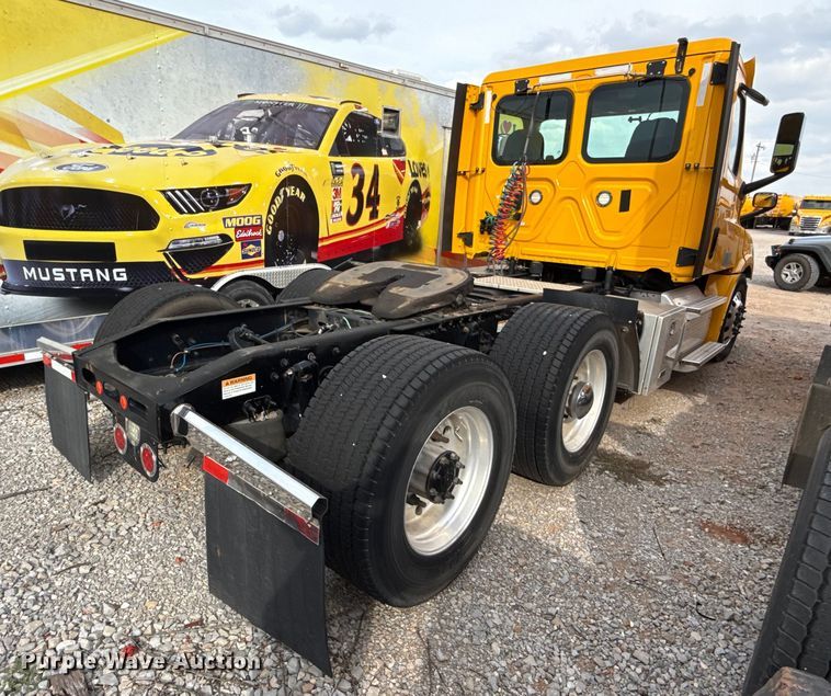 image for item EU5192 2020 Freightliner  Cascadia 126 semi truck