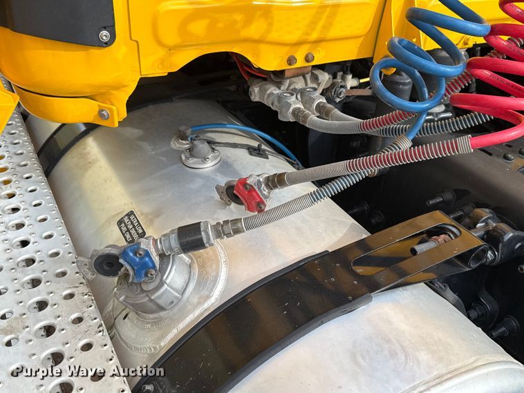 image for item EU5192 2020 Freightliner  Cascadia 126 semi truck