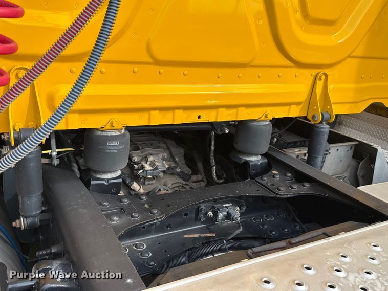 image for item EU5192 2020 Freightliner  Cascadia 126 semi truck