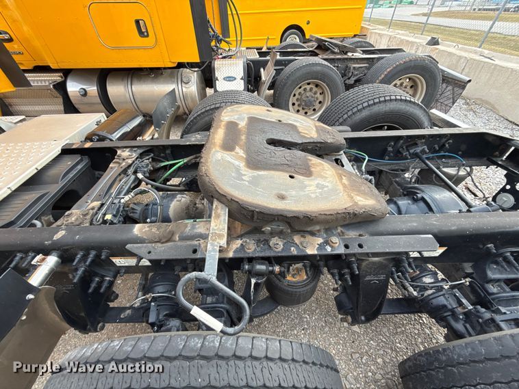 image for item EU5192 2020 Freightliner  Cascadia 126 semi truck