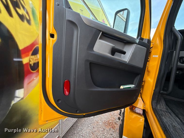 image for item EU5192 2020 Freightliner  Cascadia 126 semi truck