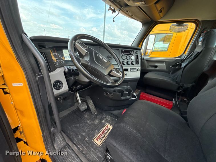 image for item EU5192 2020 Freightliner  Cascadia 126 semi truck