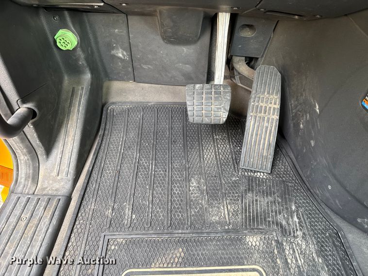 image for item EU5192 2020 Freightliner  Cascadia 126 semi truck