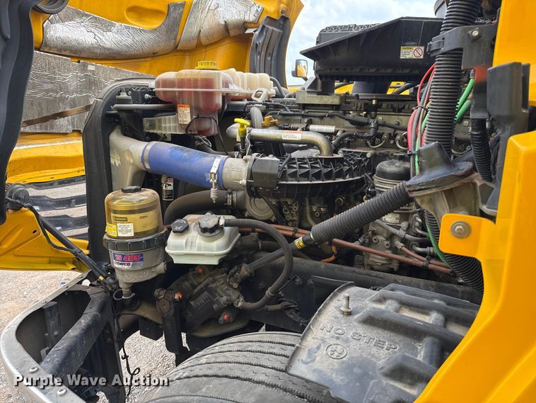 image for item EU5192 2020 Freightliner  Cascadia 126 semi truck