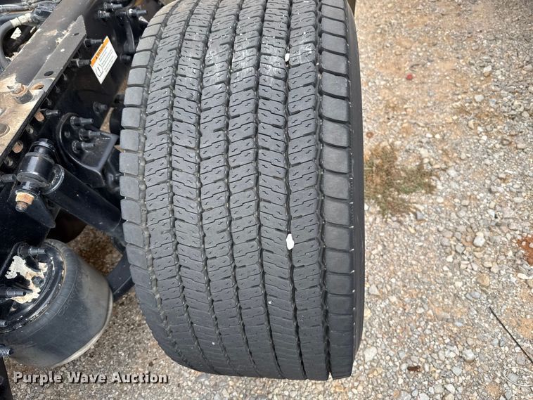 image for item EU5192 2020 Freightliner  Cascadia 126 semi truck