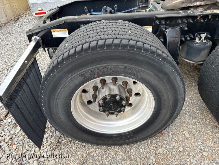 image for item EU5192 2020 Freightliner  Cascadia 126 semi truck