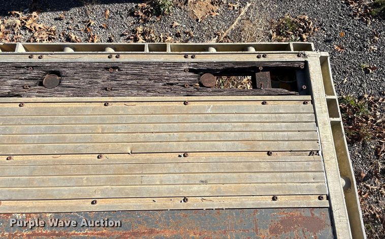 image for item EU7119 2001 Dorsey DCTC-48 flatbed trailer