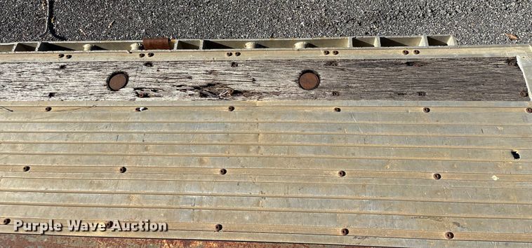 image for item EU7119 2001 Dorsey DCTC-48 flatbed trailer