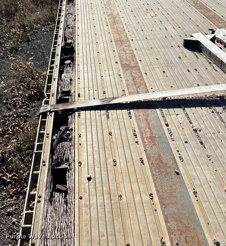 image for item EU7119 2001 Dorsey DCTC-48 flatbed trailer