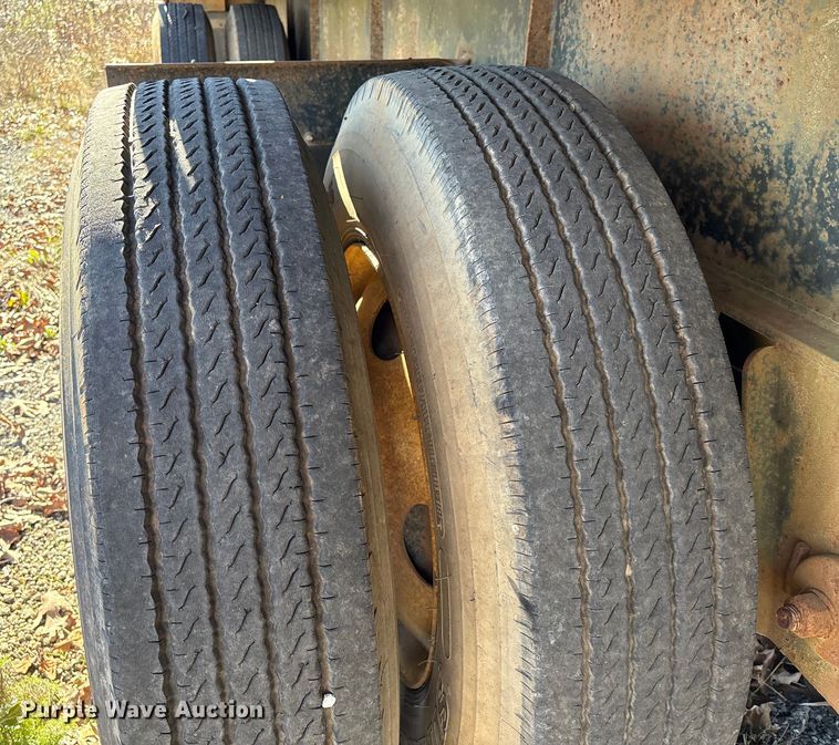 image for item EU7119 2001 Dorsey DCTC-48 flatbed trailer