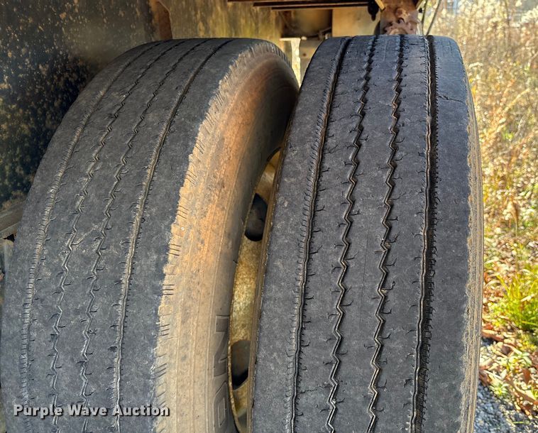 image for item EU7119 2001 Dorsey DCTC-48 flatbed trailer