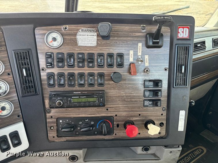 image for item EU8558 2013 Freightliner Coronado semi truck