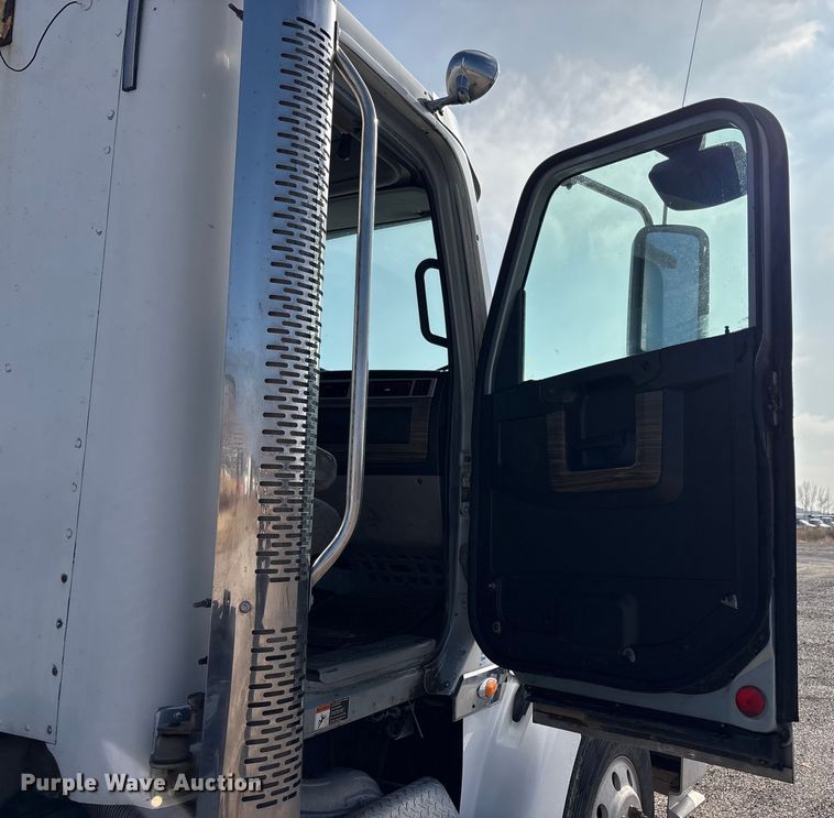 image for item EU8558 2013 Freightliner Coronado semi truck