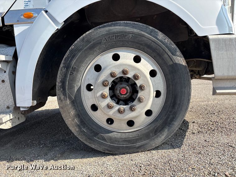 image for item EU8558 2013 Freightliner Coronado semi truck