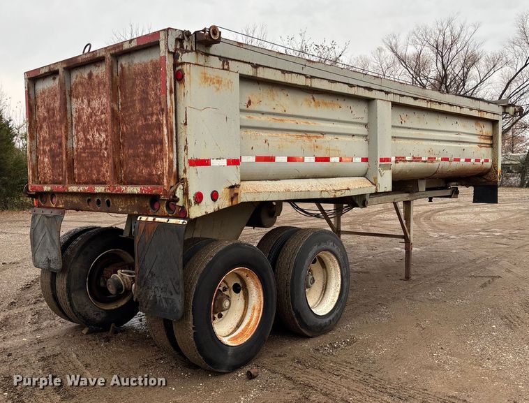 image for item EV3349 1994 Clement HL2623 end dump trailer