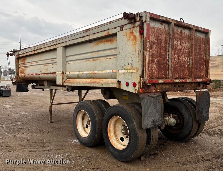 image for item EV3349 1994 Clement HL2623 end dump trailer