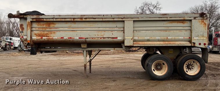 image for item EV3349 1994 Clement HL2623 end dump trailer