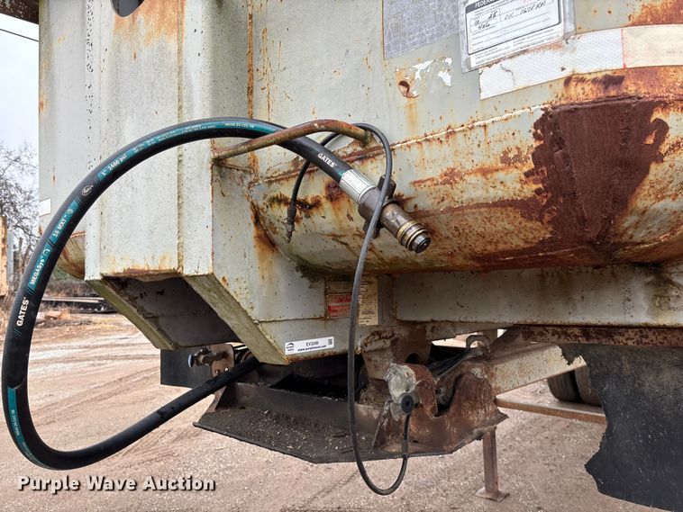 image for item EV3349 1994 Clement HL2623 end dump trailer