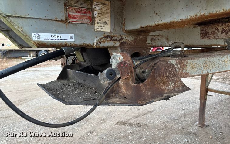 image for item EV3349 1994 Clement HL2623 end dump trailer