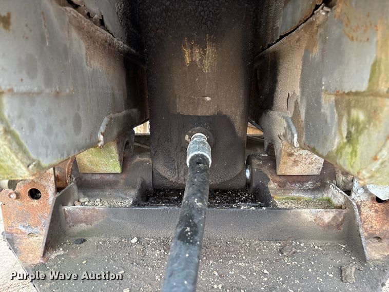 image for item EV3349 1994 Clement HL2623 end dump trailer