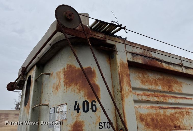 image for item EV3349 1994 Clement HL2623 end dump trailer