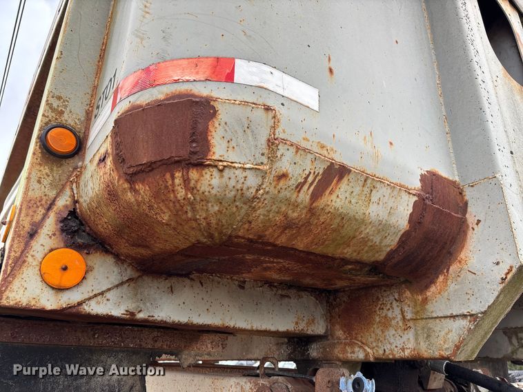 image for item EV3349 1994 Clement HL2623 end dump trailer