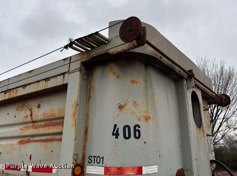 image for item EV3349 1994 Clement HL2623 end dump trailer