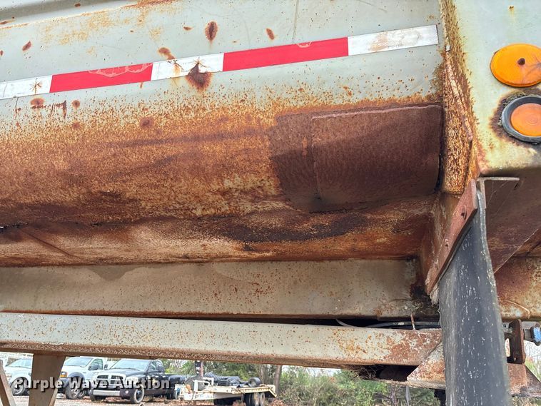 image for item EV3349 1994 Clement HL2623 end dump trailer