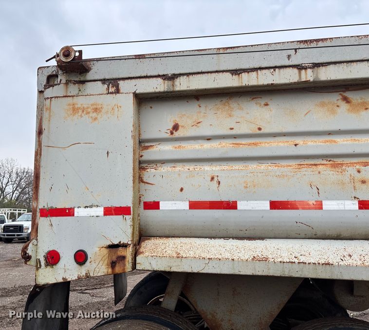 image for item EV3349 1994 Clement HL2623 end dump trailer