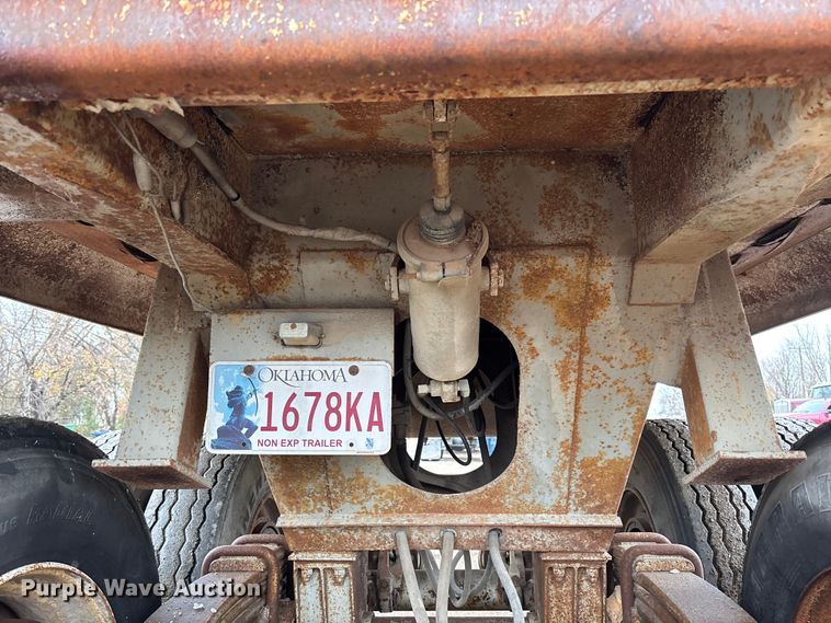 image for item EV3349 1994 Clement HL2623 end dump trailer