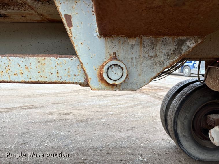 image for item EV3349 1994 Clement HL2623 end dump trailer