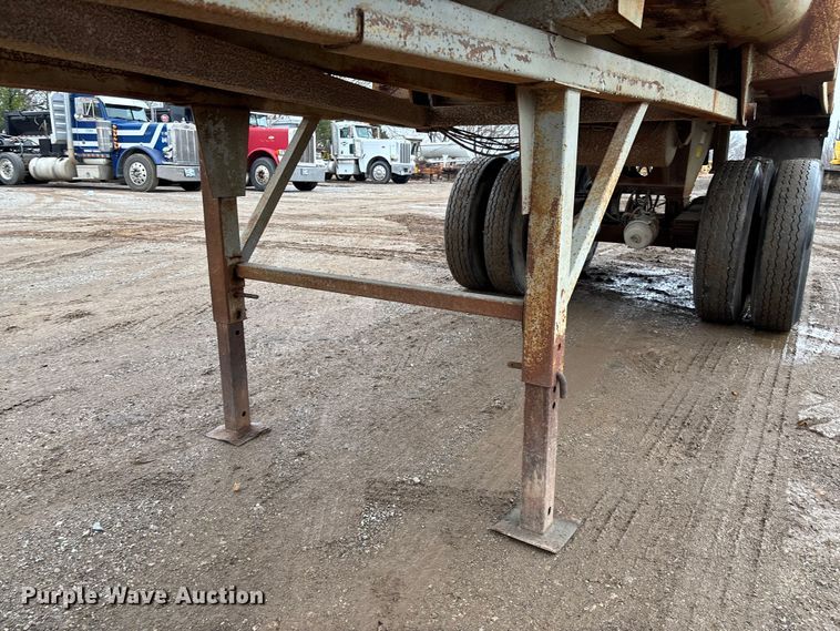 image for item EV3349 1994 Clement HL2623 end dump trailer