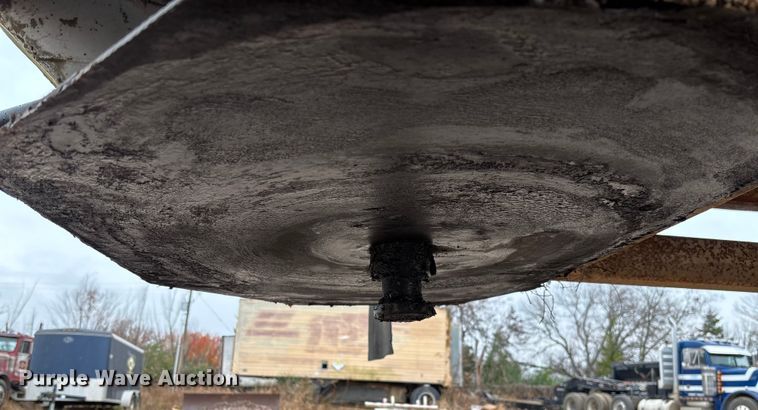 image for item EV3349 1994 Clement HL2623 end dump trailer