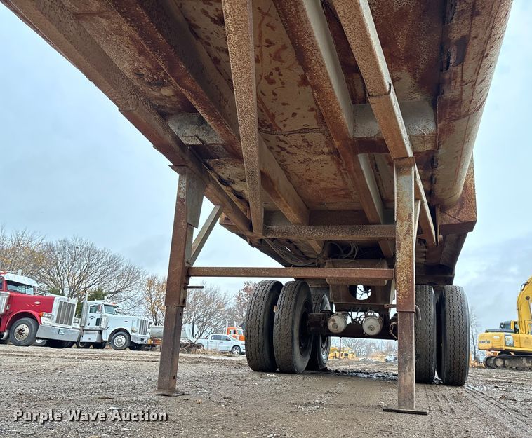 image for item EV3349 1994 Clement HL2623 end dump trailer