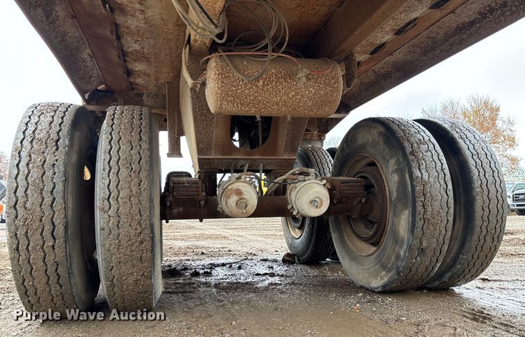 image for item EV3349 1994 Clement HL2623 end dump trailer