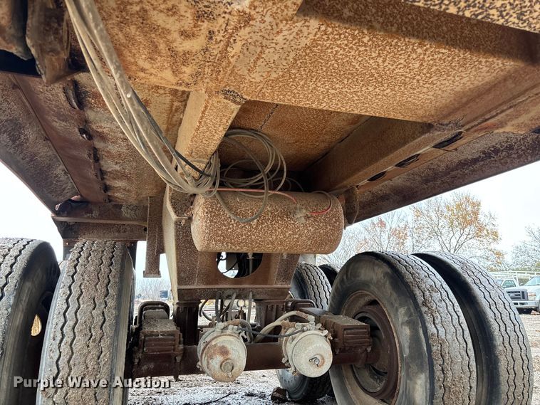 image for item EV3349 1994 Clement HL2623 end dump trailer