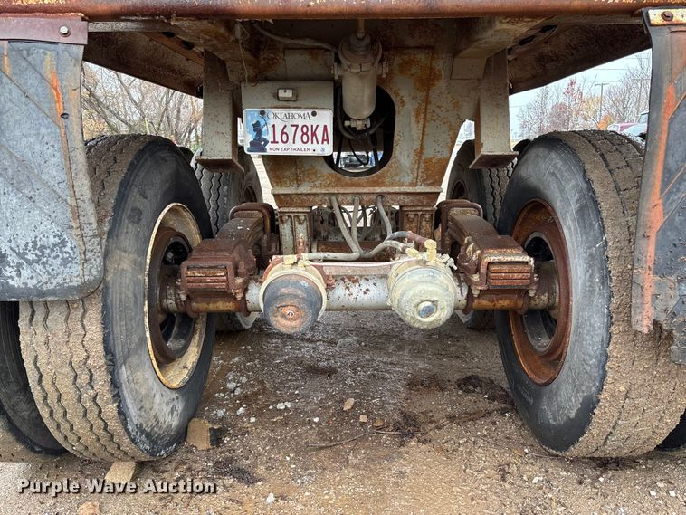 image for item EV3349 1994 Clement HL2623 end dump trailer