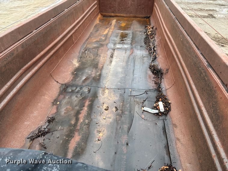 image for item EV3349 1994 Clement HL2623 end dump trailer