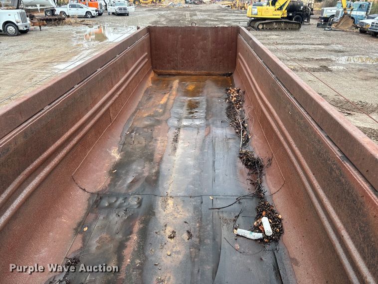 image for item EV3349 1994 Clement HL2623 end dump trailer