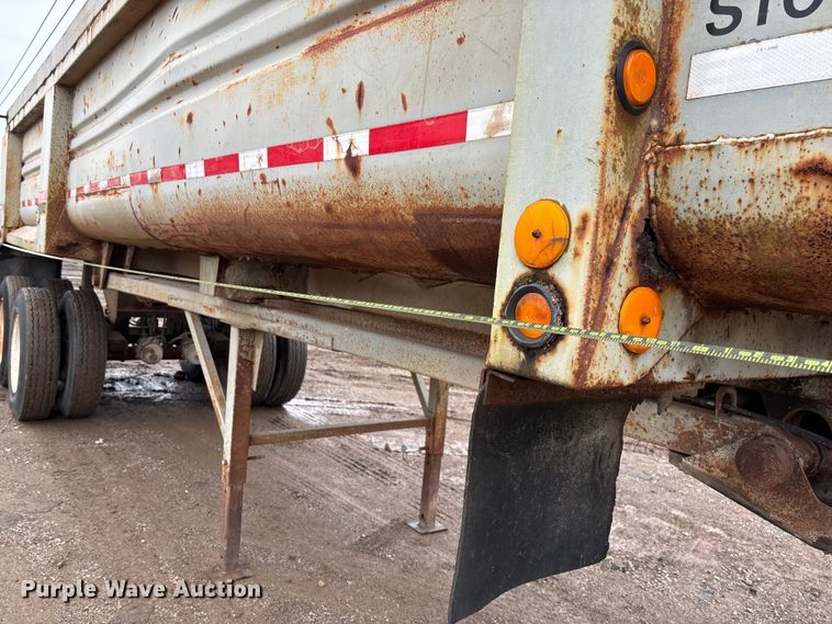 image for item EV3349 1994 Clement HL2623 end dump trailer