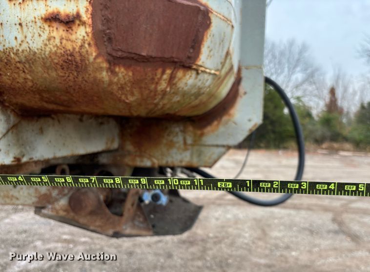 image for item EV3349 1994 Clement HL2623 end dump trailer