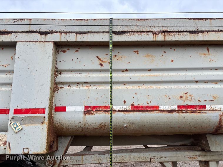 image for item EV3349 1994 Clement HL2623 end dump trailer