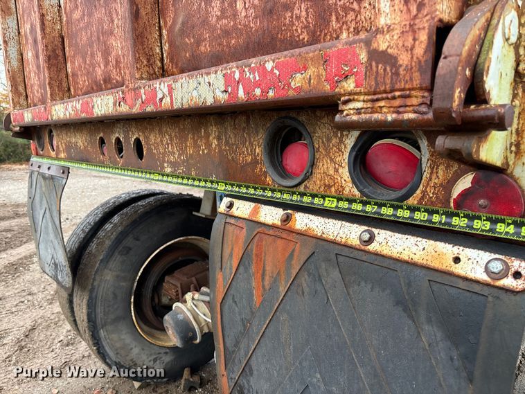 image for item EV3349 1994 Clement HL2623 end dump trailer
