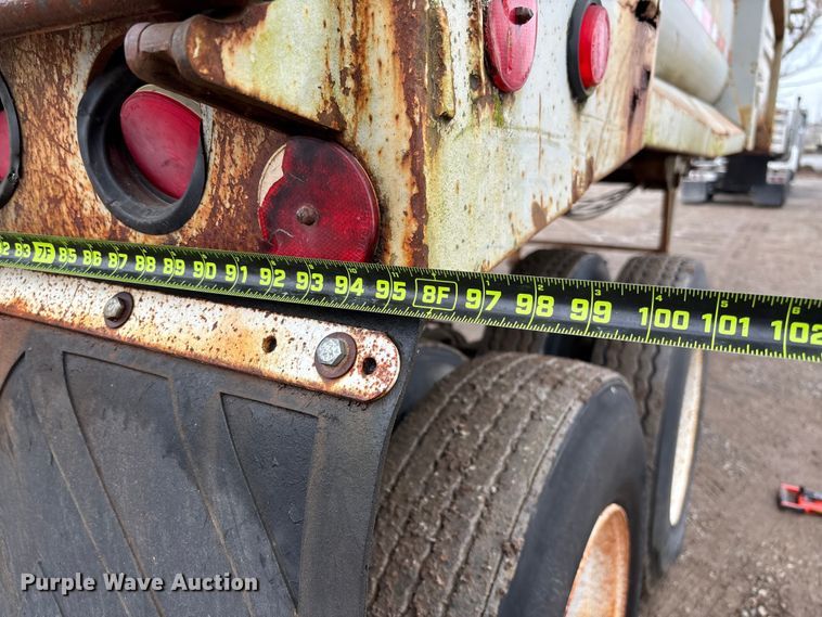 image for item EV3349 1994 Clement HL2623 end dump trailer