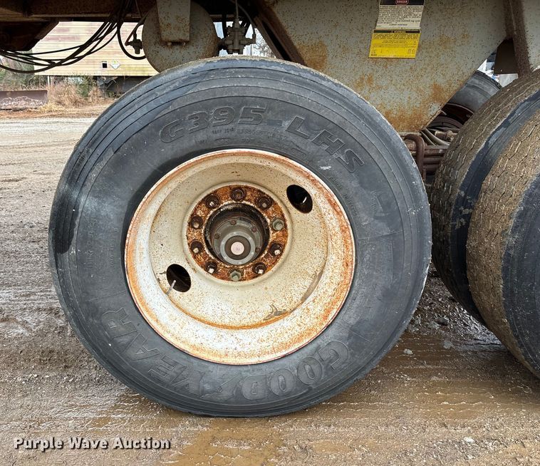 image for item EV3349 1994 Clement HL2623 end dump trailer