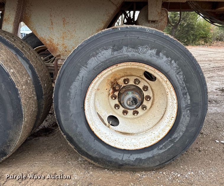 image for item EV3349 1994 Clement HL2623 end dump trailer