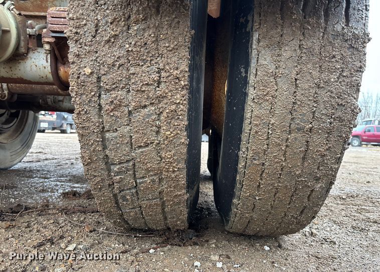 image for item EV3349 1994 Clement HL2623 end dump trailer