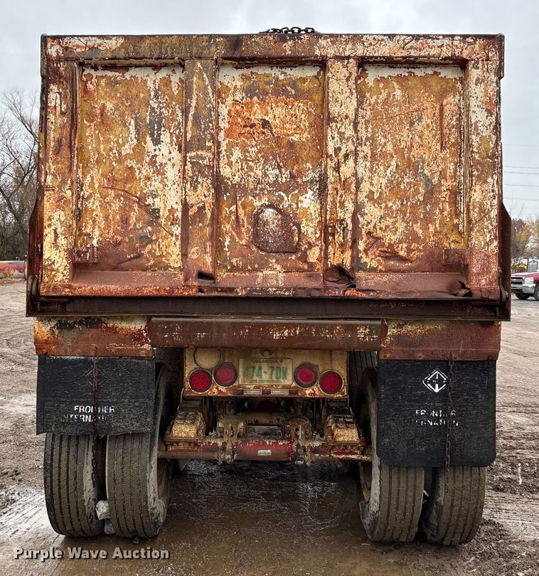 image for item EV3352 1987 Hilbilt 24-29 end dump trailer