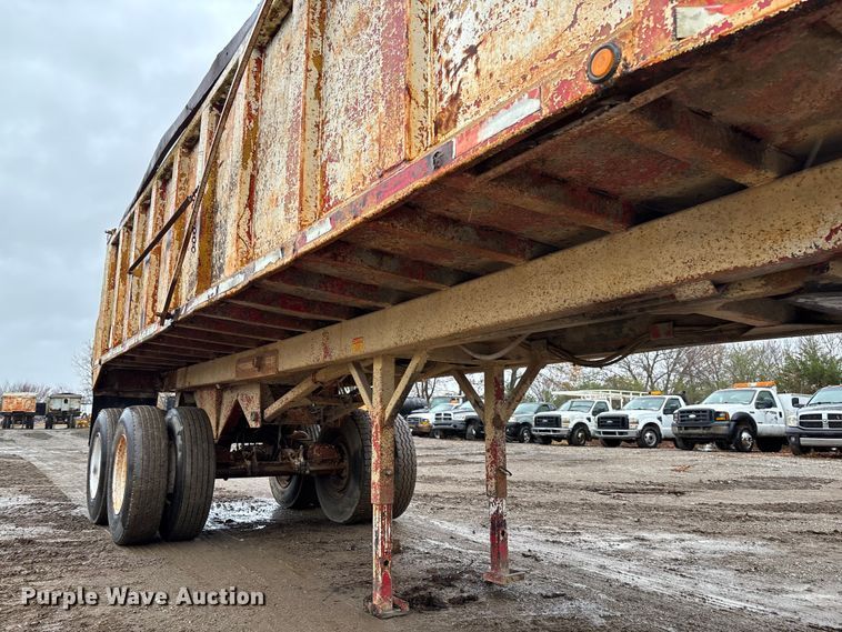 image for item EV3352 1987 Hilbilt 24-29 end dump trailer