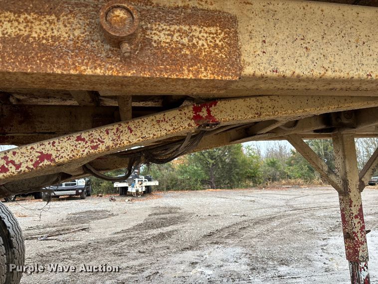 image for item EV3352 1987 Hilbilt 24-29 end dump trailer